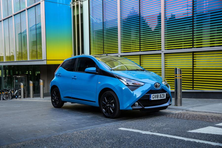  Toyota Aygo x-press 5-Door 2018 года  (UK) (фото 1 из 37)